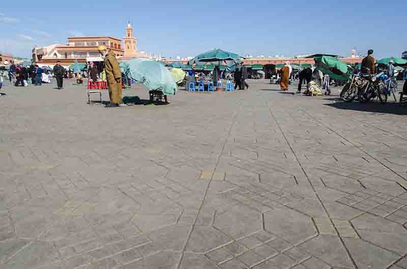 08 - Marruecos - Marrakech - plaza Jamaa el Fna - imagen diurna